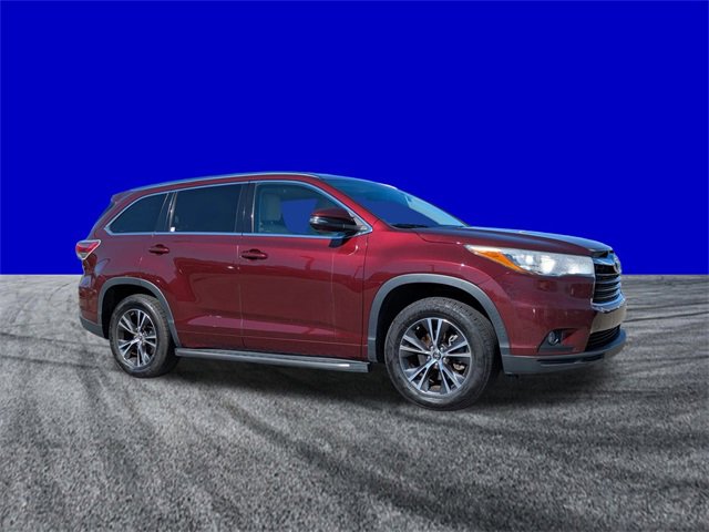 Used 2016 Toyota Highlander XLE image 2