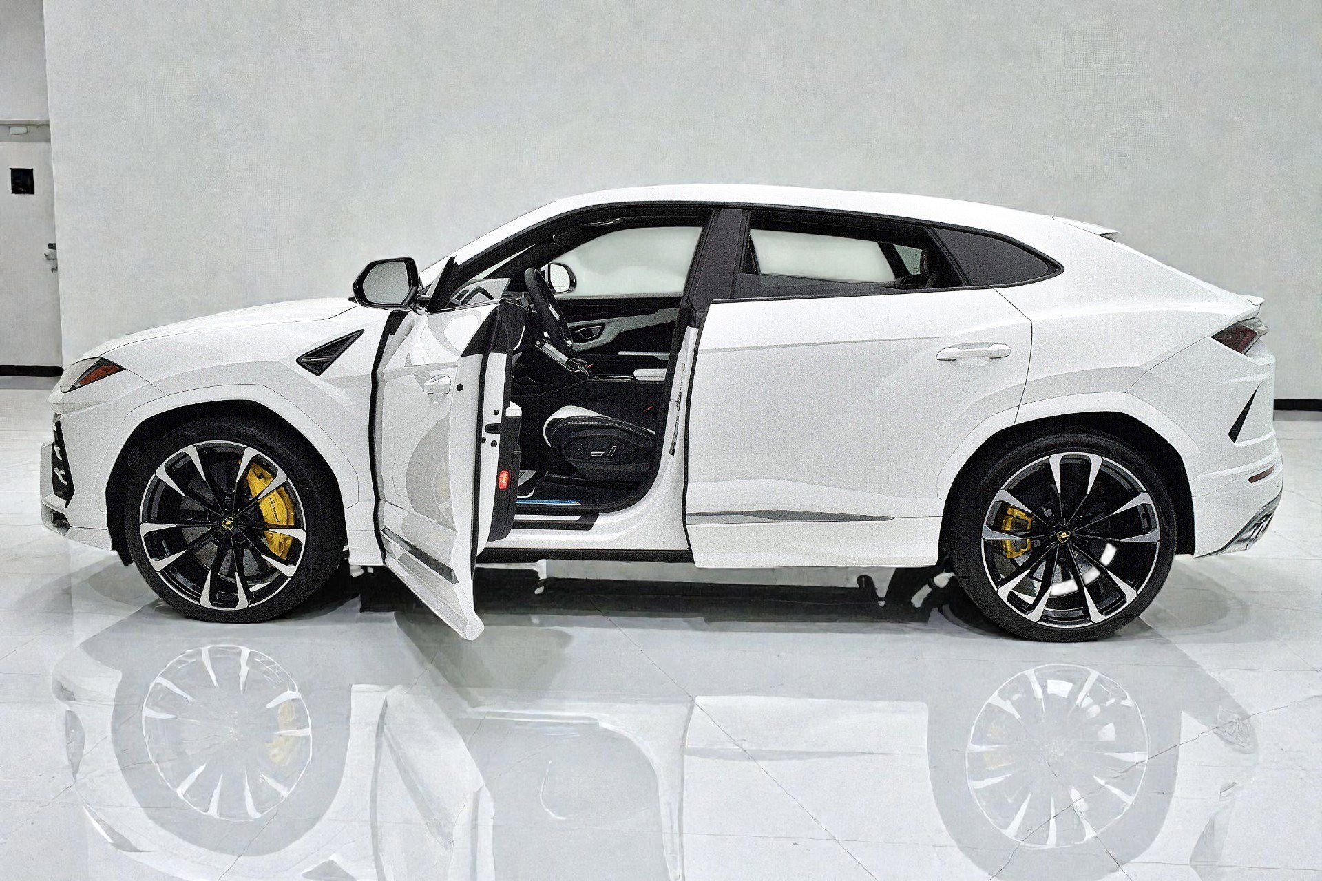 Used 2021 Lamborghini Urus image 12