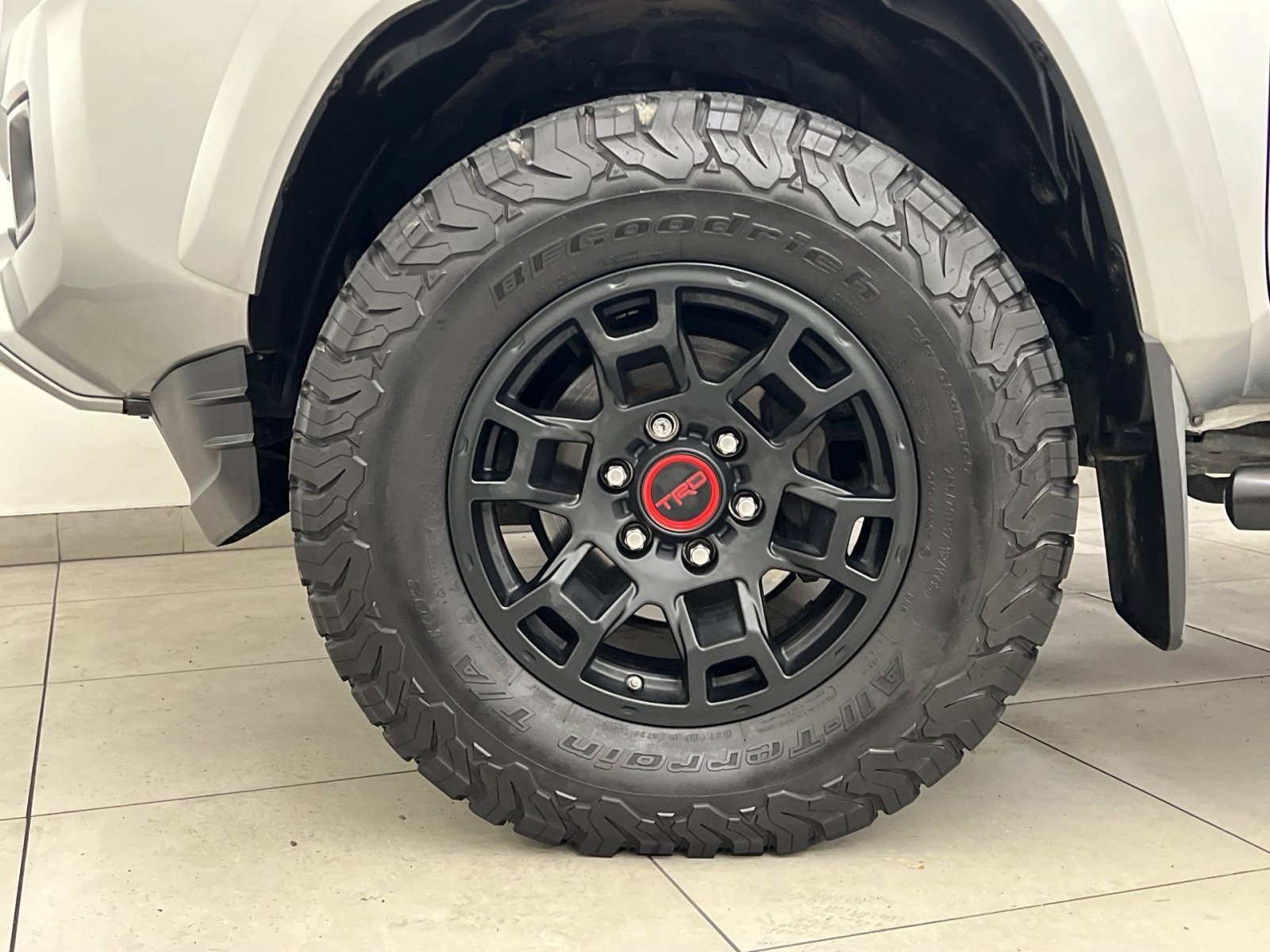 Used 2016 Toyota Tacoma TRD Sport image 10