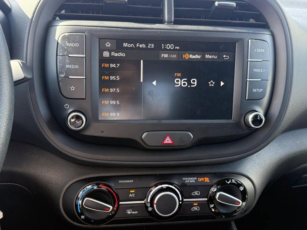 Used 2025 Kia Soul LX image 18