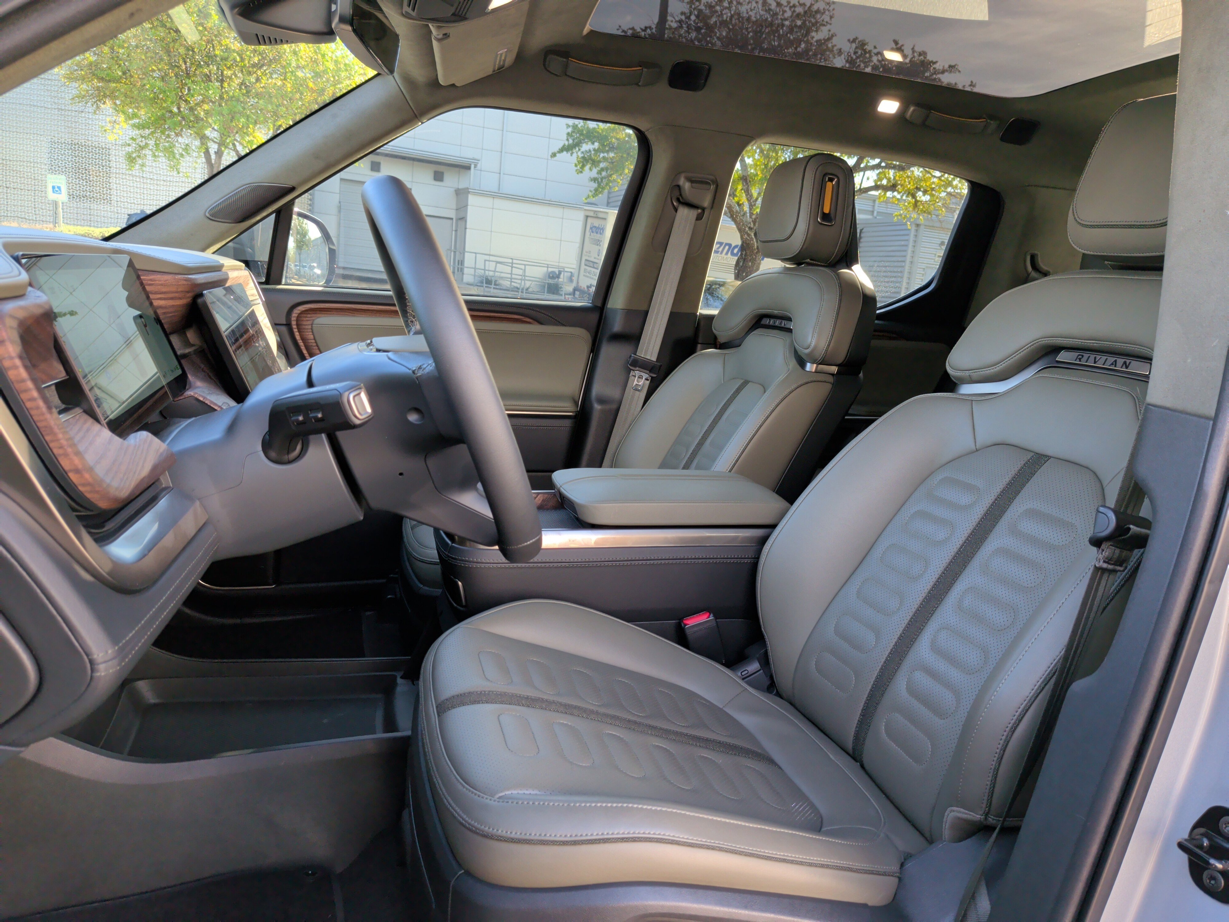 Used 2024 Rivian R1T Adventure image 16