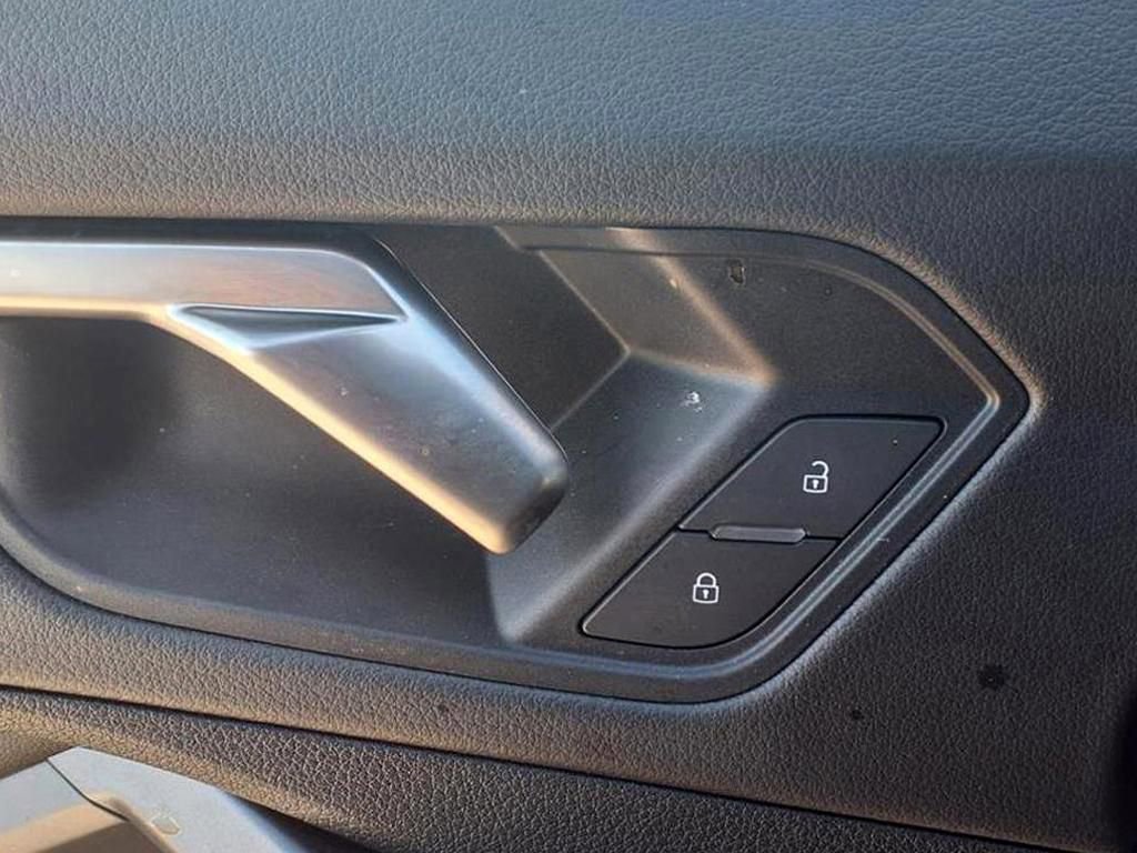 Used 2024 Audi Q3 2.0T Premium Plus w/ Premium Plus Package image 8