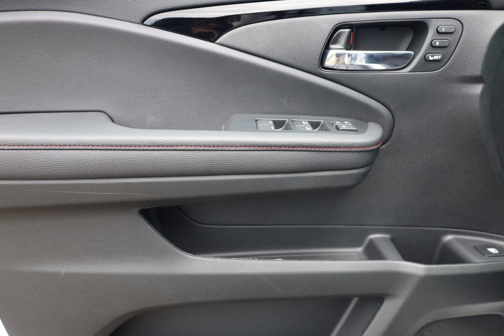 New 2026 Honda Ridgeline Black Edition image 10