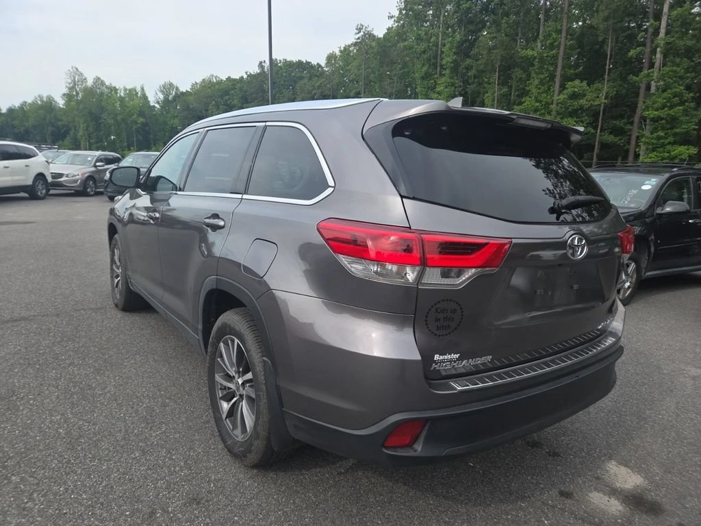 Used 2019 Toyota Highlander XLE AWD/4WD image 4