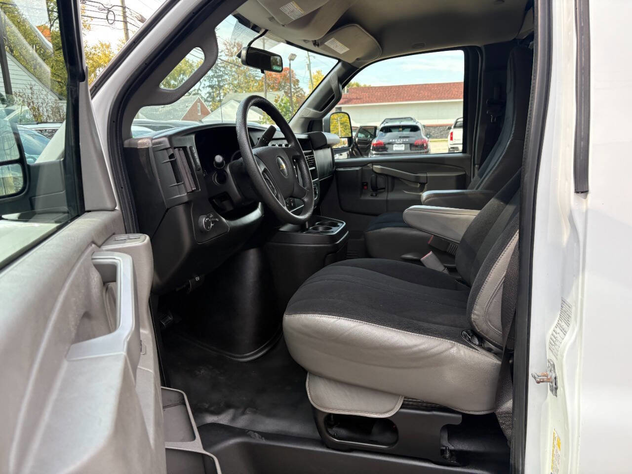 Used 2018 Chevrolet Express 2500 w/ Driver Convenience Package image 13