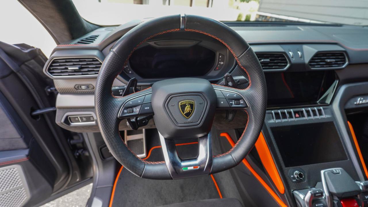 Used 2022 Lamborghini Urus AWD/4WD image 7