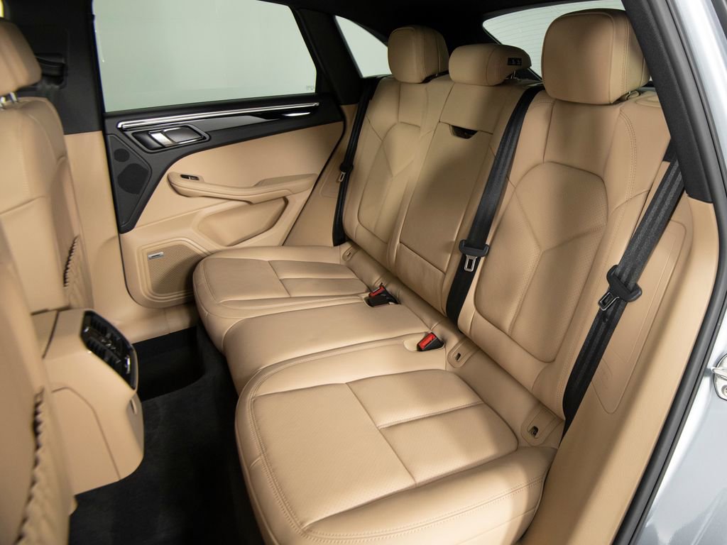 Certified 2019 Porsche Macan AWD/4WD image 38
