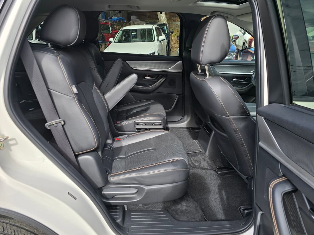 Certified 2024 MAZDA CX-90 Plug-In Hybrid w/ Preferred image 27