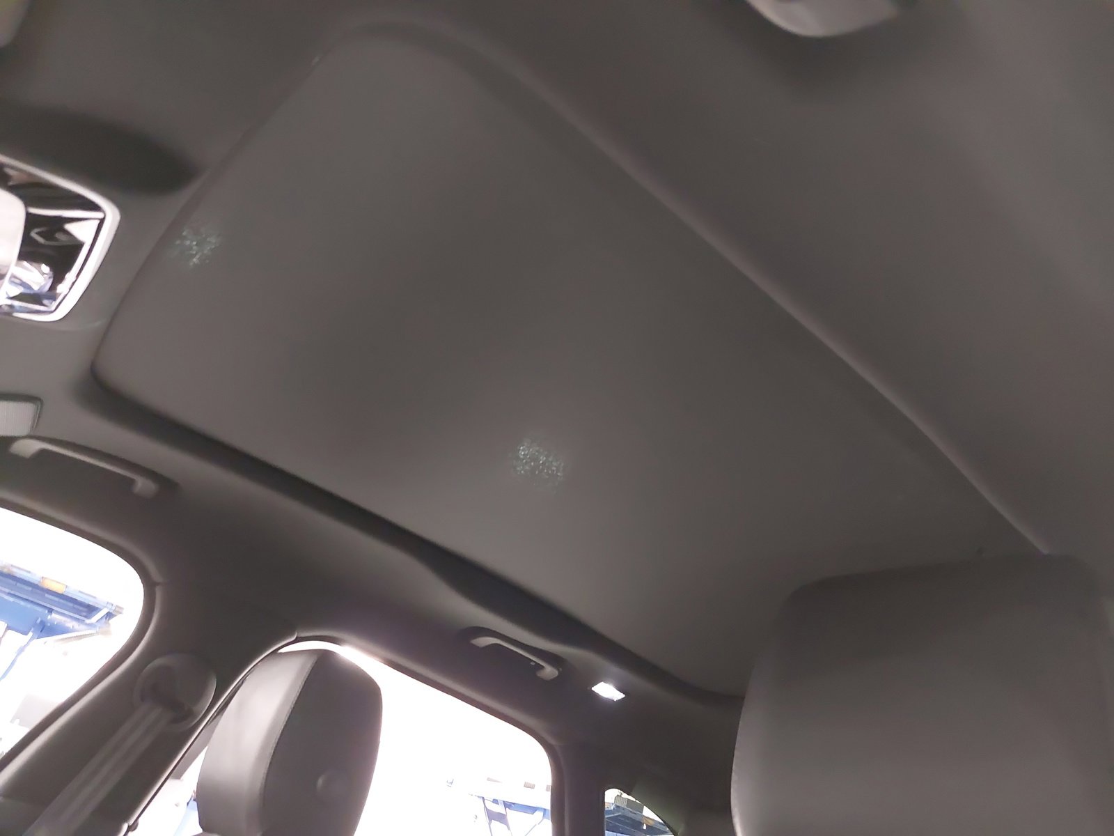 Used 2024 Land Rover Range Rover Velar Dynamic SE image 32