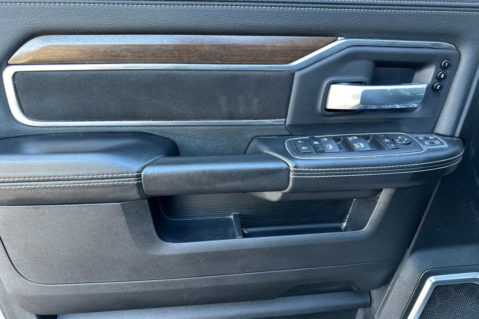 Used 2024 RAM 2500 Laramie w/ Safety Group image 11