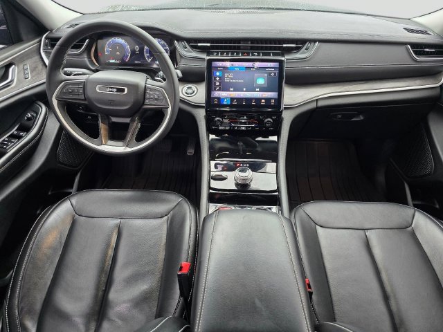 Used 2023 Jeep Grand Cherokee L Limited AWD/4WD image 16