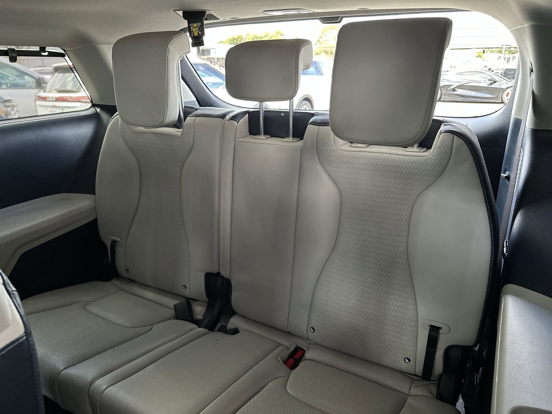 Used 2025 Kia Carnival SX Prestige image 26