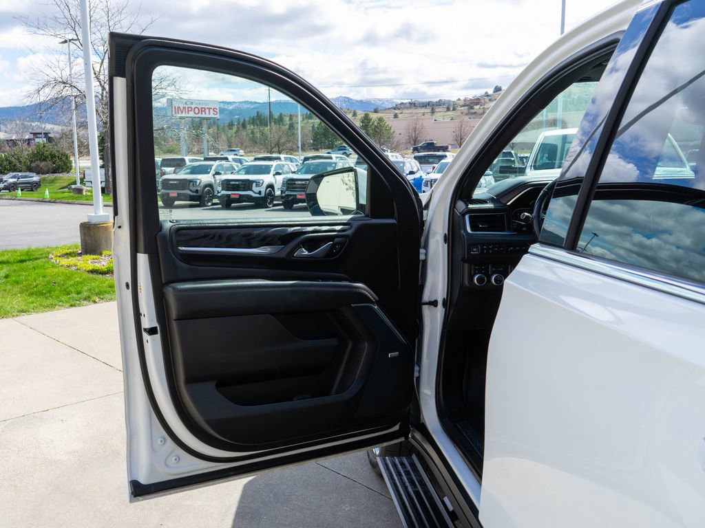 Used 2021 GMC Yukon Denali w/ Denali Premium Package AWD/4WD image 19
