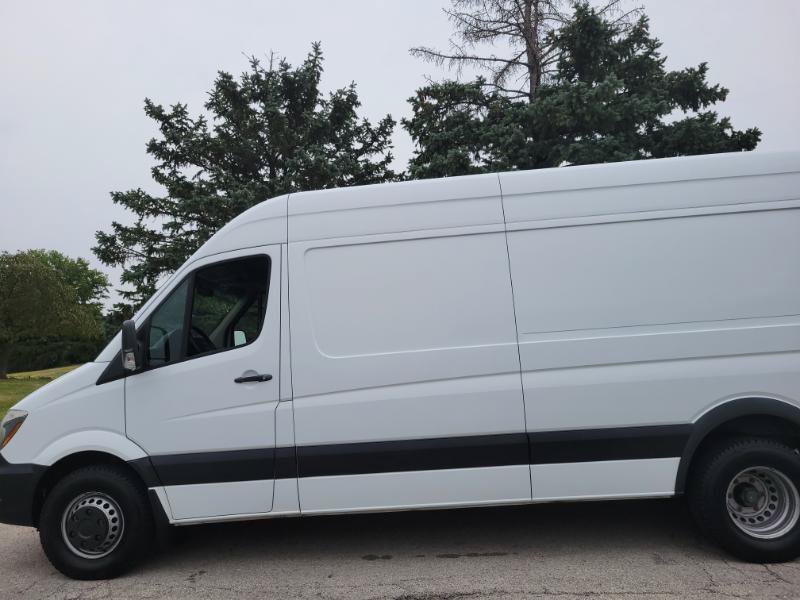 Used 2017 Freightliner Sprinter 3500 RWD image 8