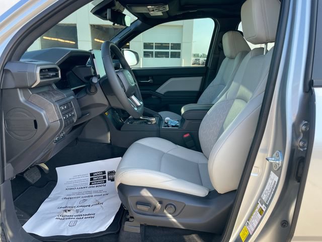 Used 2024 Toyota Tacoma Limited w/ Limited Package (LT) AWD/4WD image 19