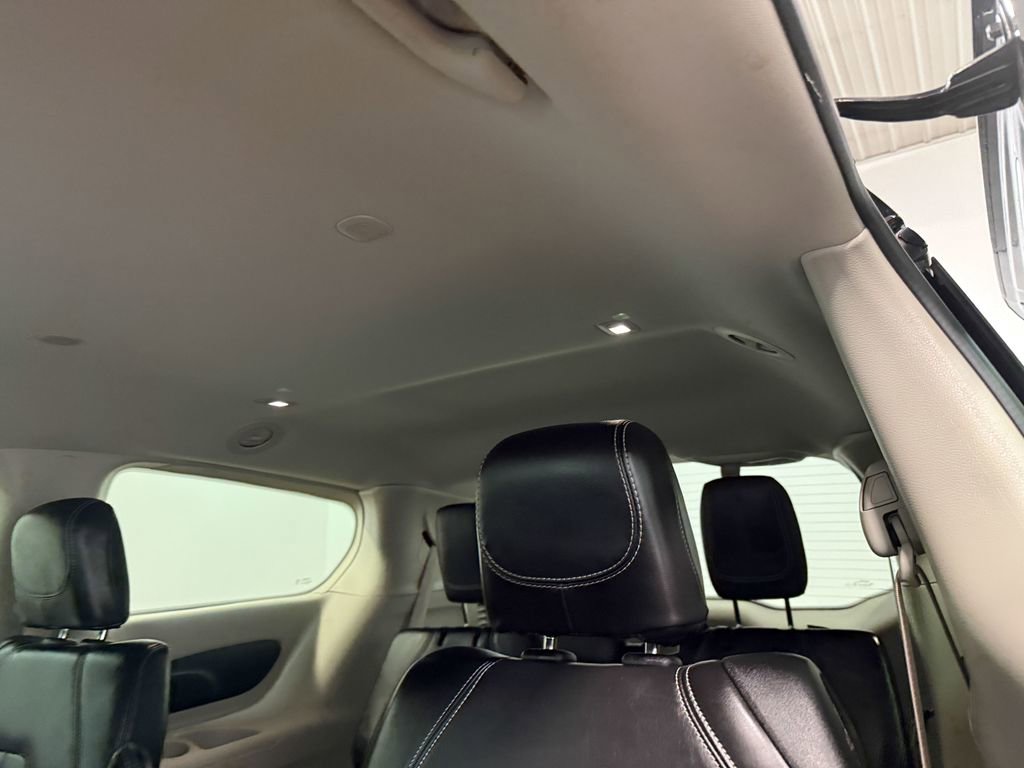 Used 2024 Chrysler Pacifica Touring-L FWD image 9