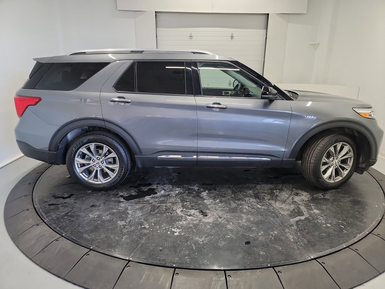 Used 2022 Ford Explorer Limited w/ Equipment Group 301A image 16