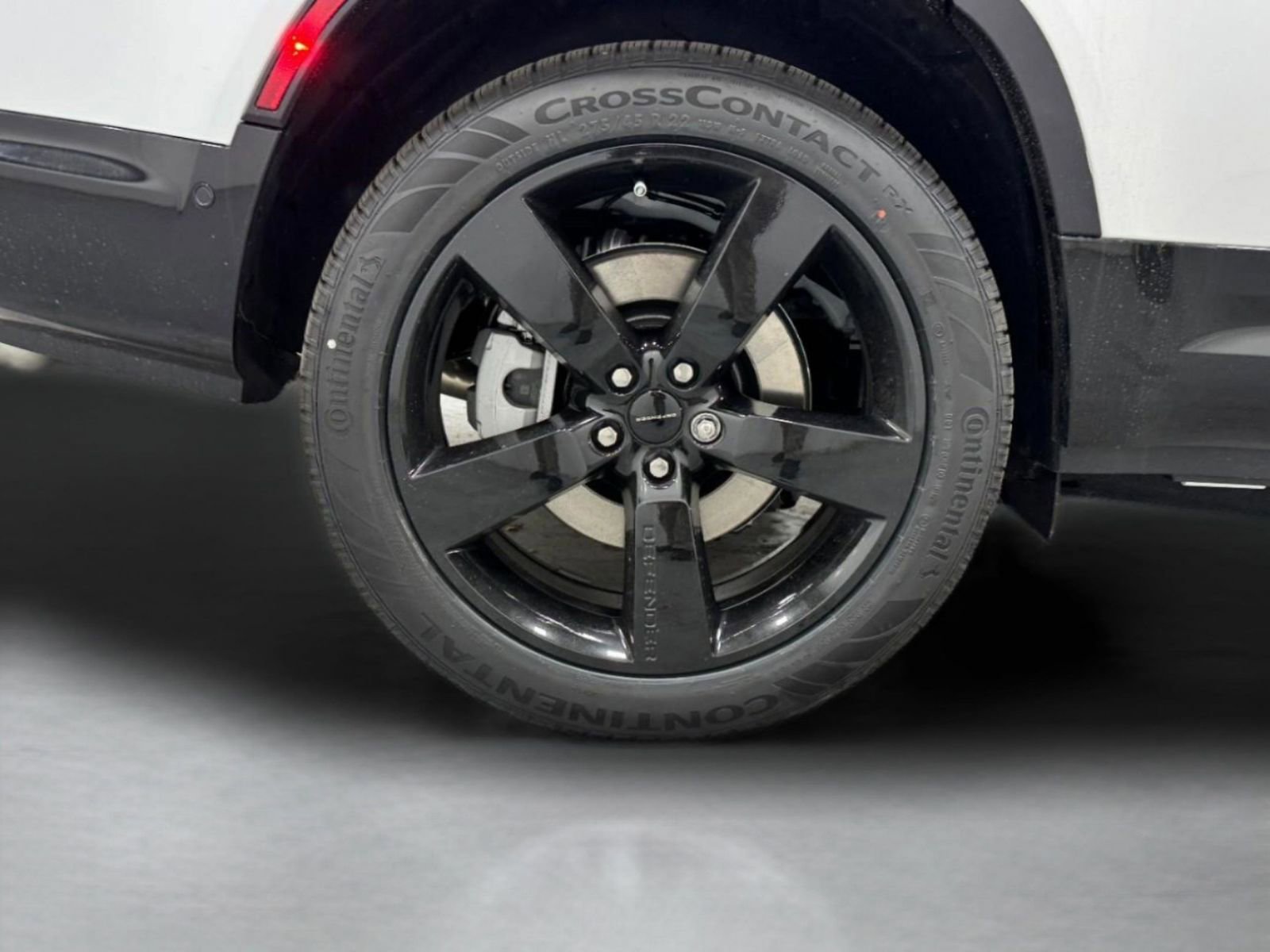 New 2026 Land Rover Defender 130 X-Dynamic SE image 8