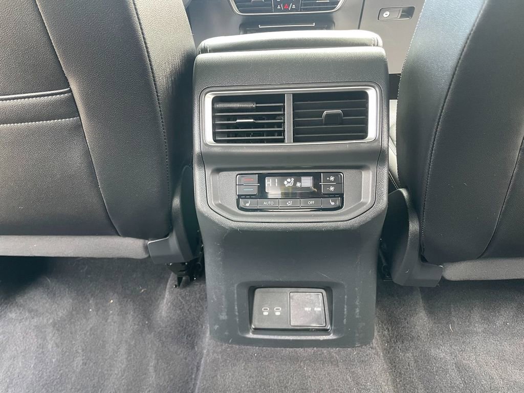 Used 2024 Volkswagen Atlas SEL Premium R-Line AWD/4WD image 28