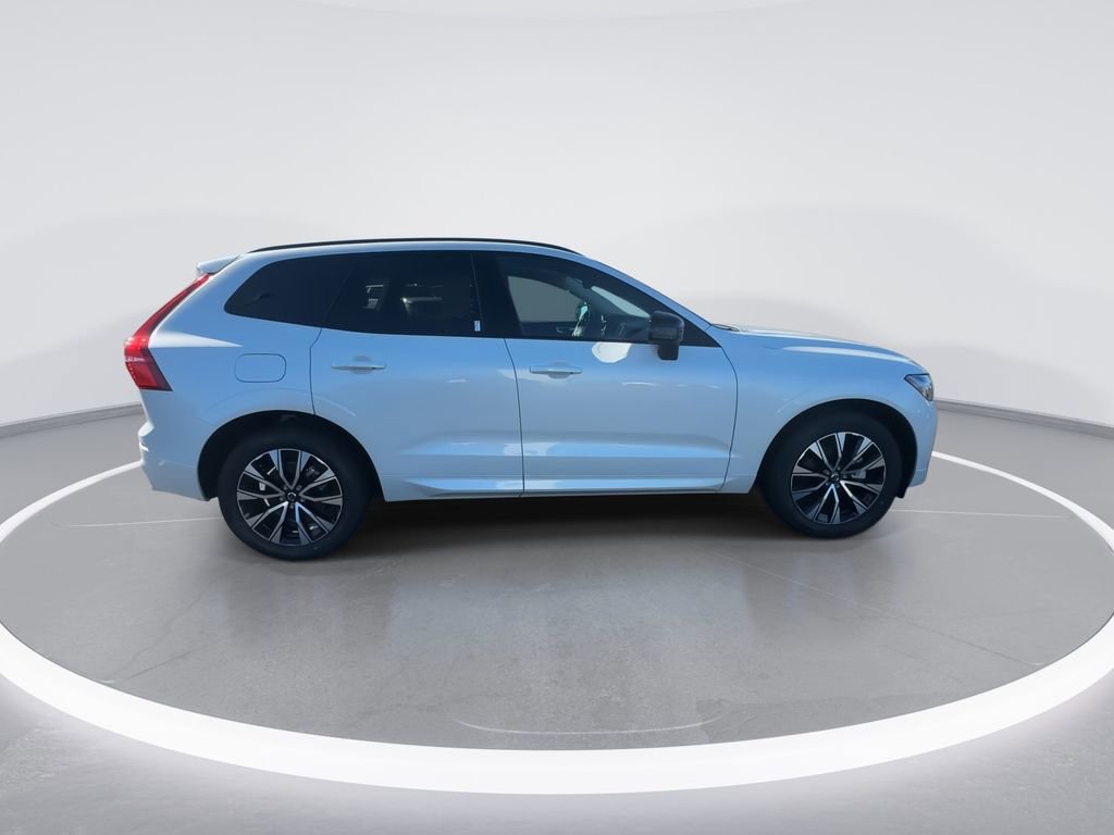 Used 2025 Volvo XC60 B5 Core image 9