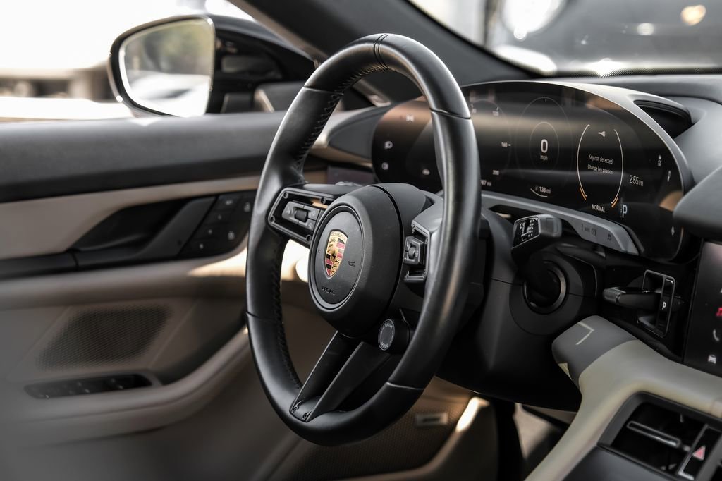 Used 2022 Porsche Taycan image 11