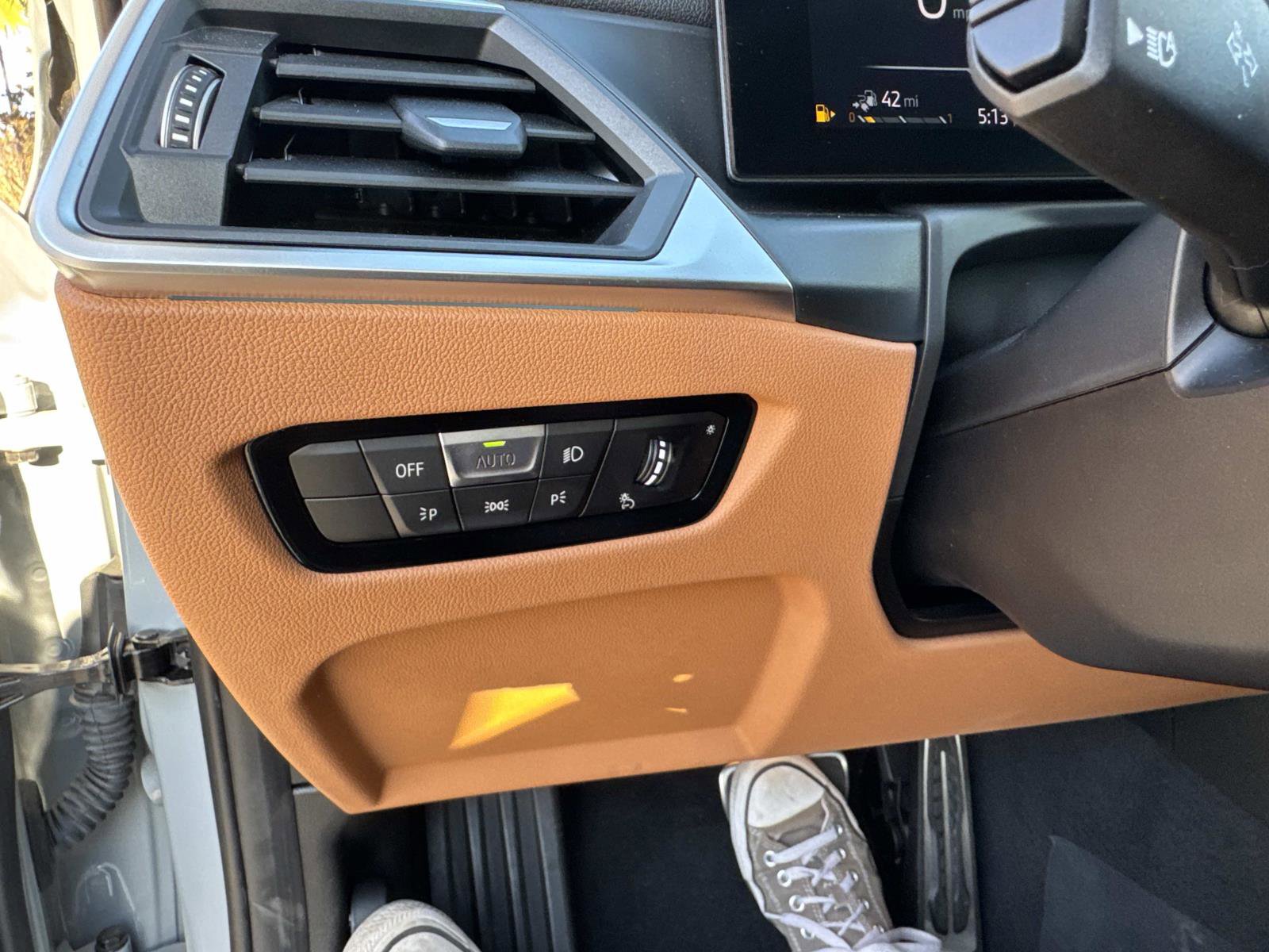 Used 2024 BMW 330e image 31