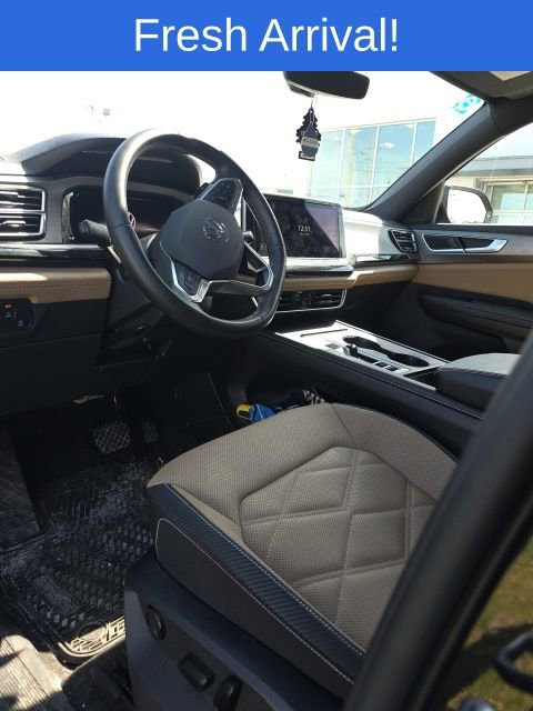 Used 2024 Volkswagen Atlas Cross Sport SE w/ Adventure Package image 3