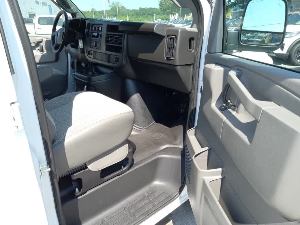 Used 2026 GMC Savana 2500 Extended w/ Driver Convenience Package RWD image 29