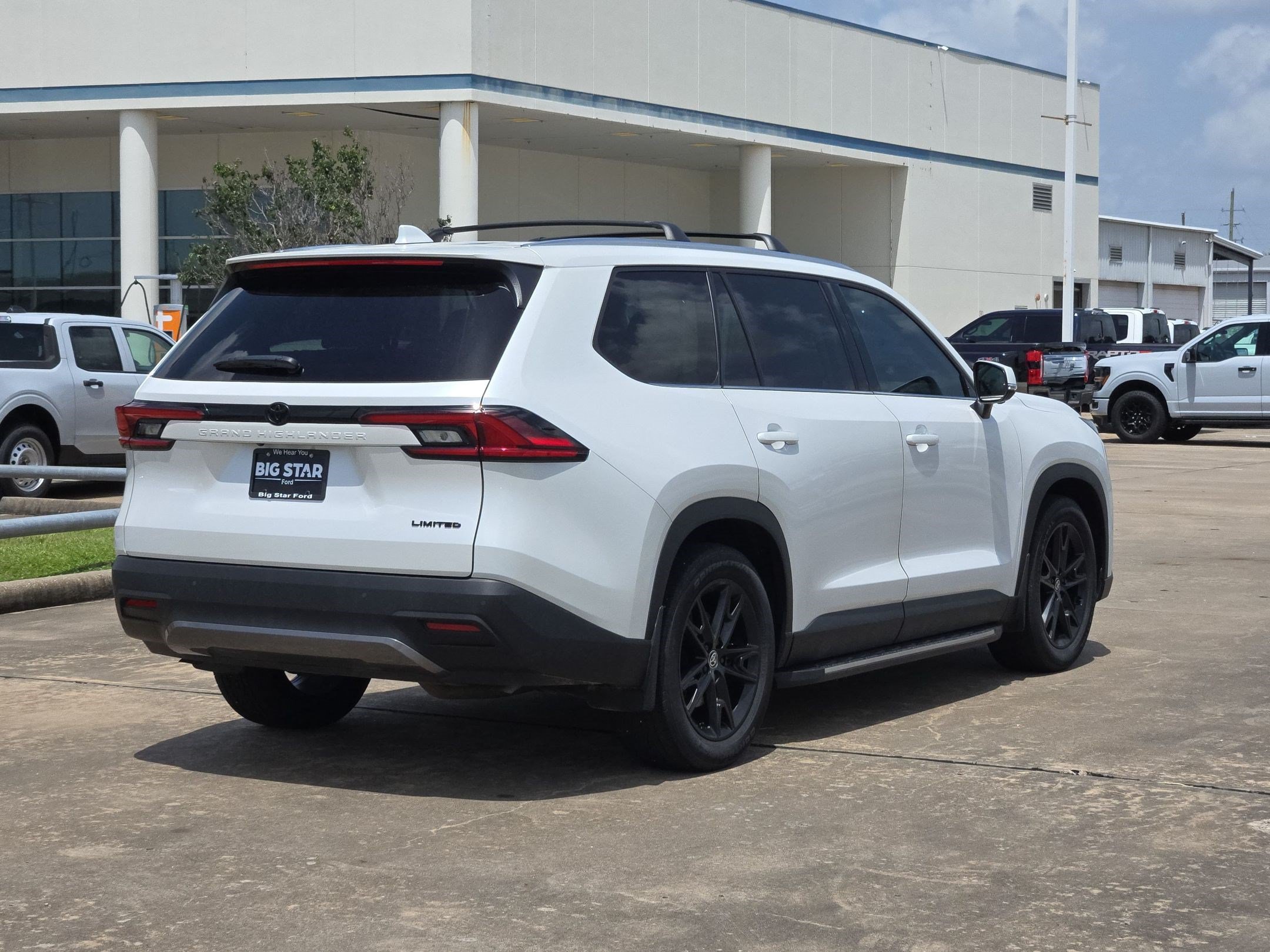 Used 2025 Toyota Grand Highlander FWD image 3