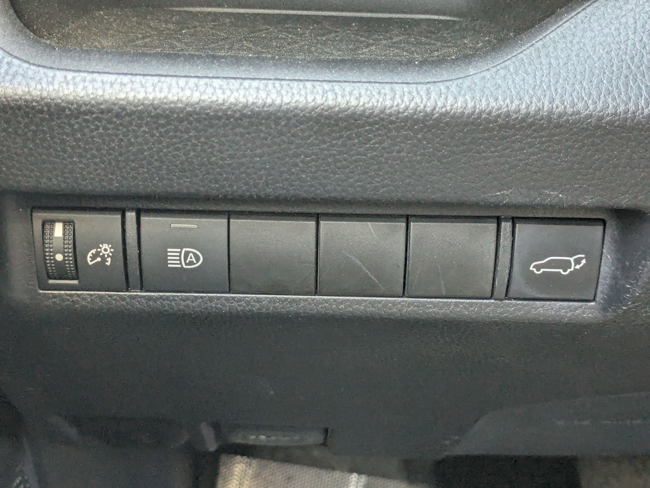 Used 2021 Toyota RAV4 XLE Premium image 21