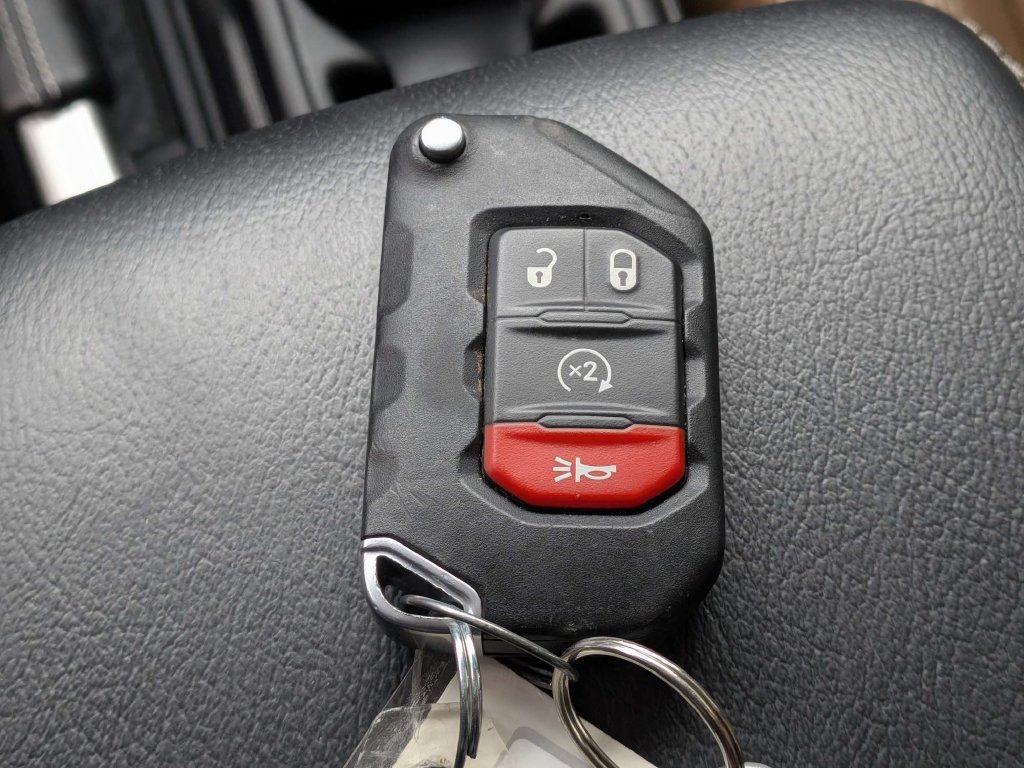Used 2021 Jeep Wrangler Unlimited Rubicon AWD/4WD image 30