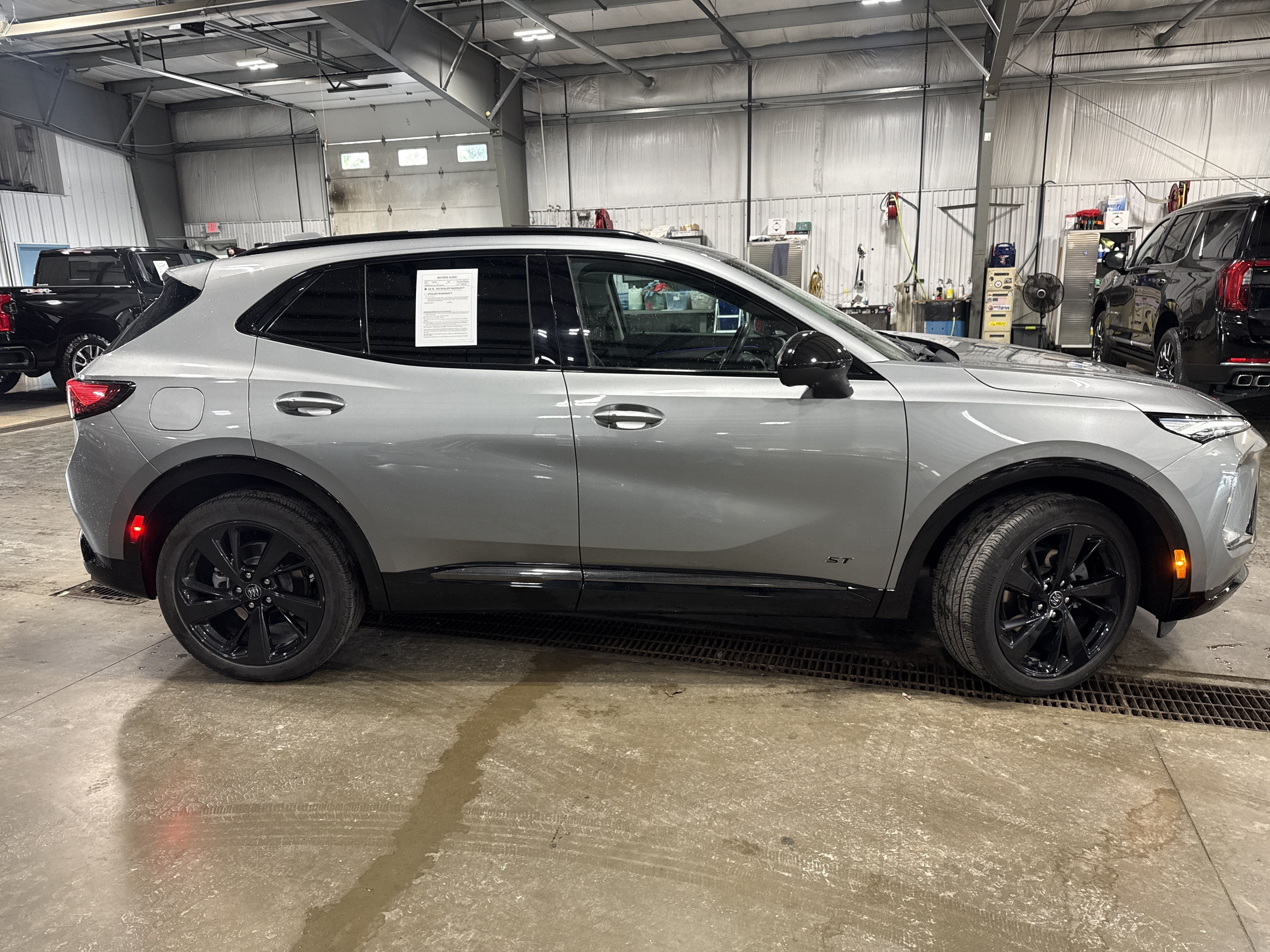 Used 2025 Buick Envision Sport Touring AWD/4WD image 2