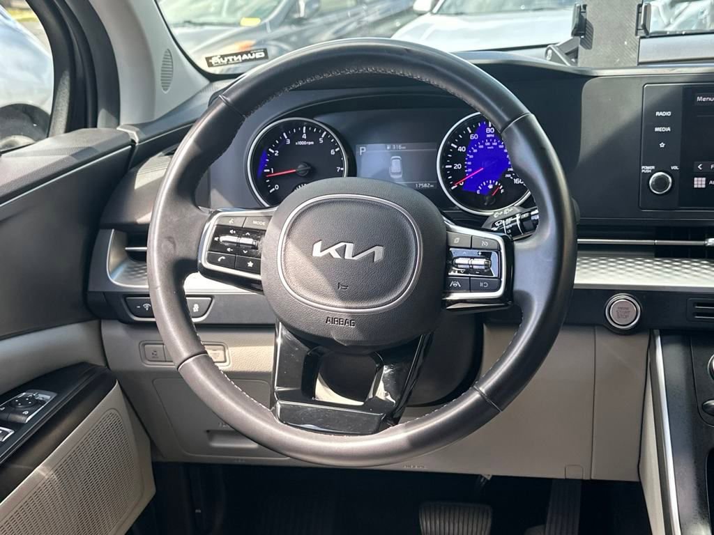 Used 2024 Kia Carnival LX image 18