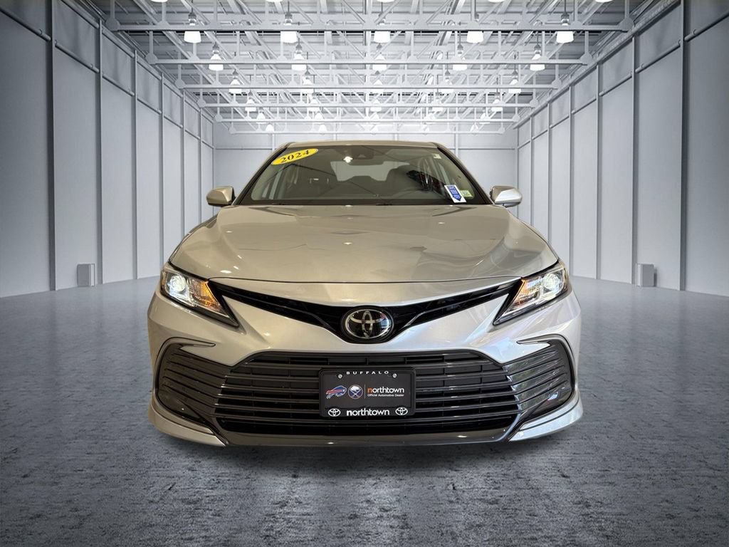 Used 2024 Toyota Camry LE FWD image 4