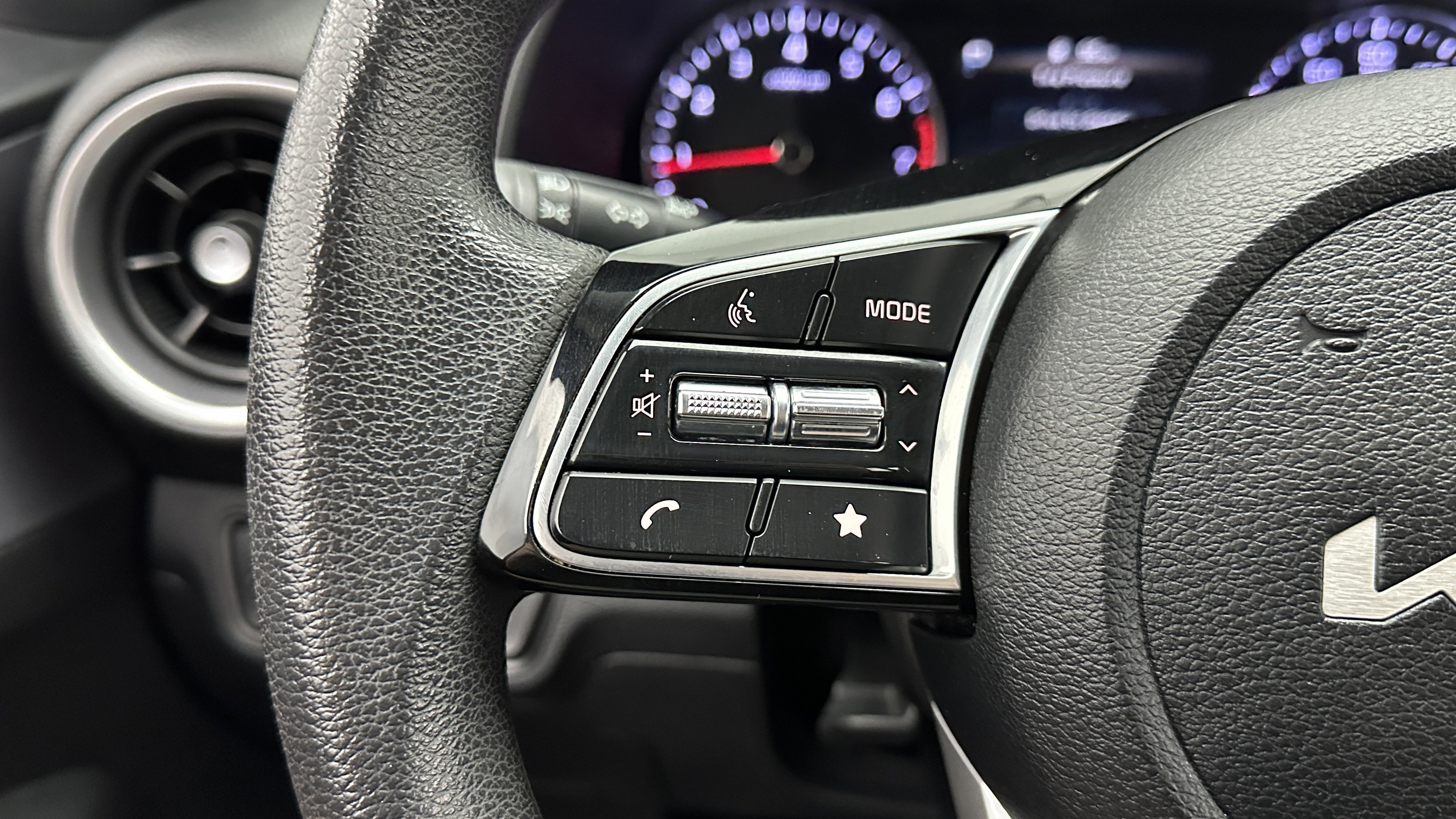 Used 2022 Kia Forte LXS image 17