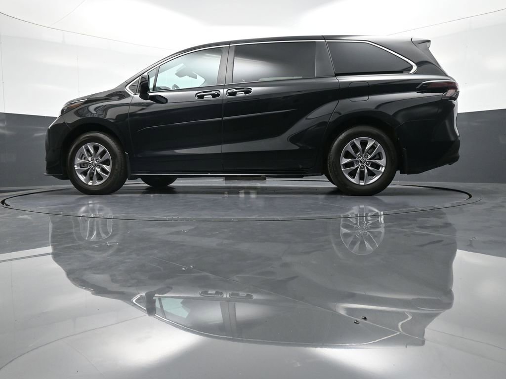 Used 2024 Toyota Sienna LE w/ Protection Package (TMS) AWD/4WD image 29