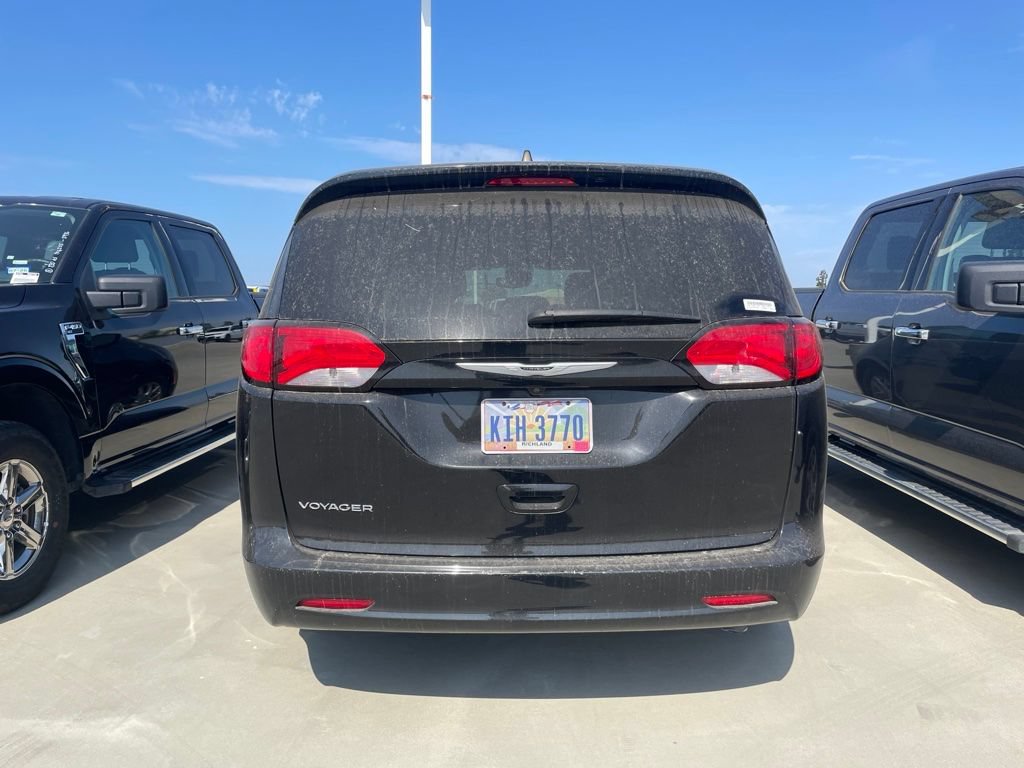 Used 2024 Chrysler Voyager LX FWD image 3