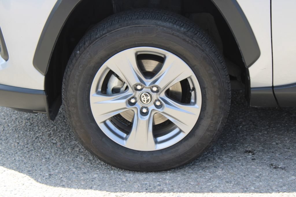 Used 2024 Toyota RAV4 XLE AWD/4WD image 8