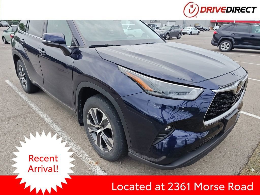 Used 2022 Toyota Highlander XLE AWD/4WD image 1