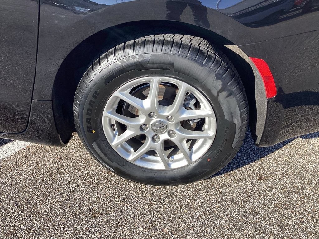 Used 2024 Chrysler Pacifica Touring-L FWD image 33
