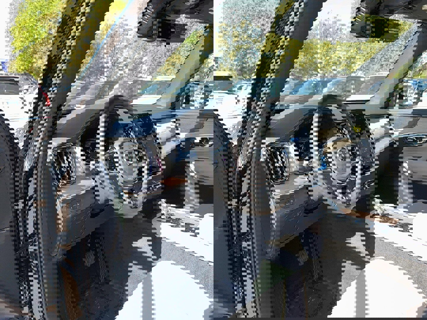 New 2026 Volvo XC90 T8 Plus w/ Protection Package Premier image 11