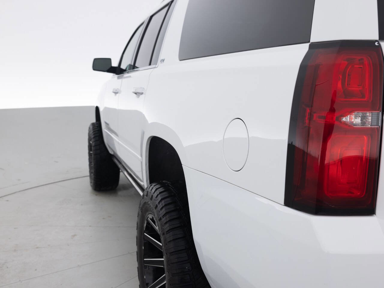 Used 2015 Chevrolet Suburban LTZ image 13