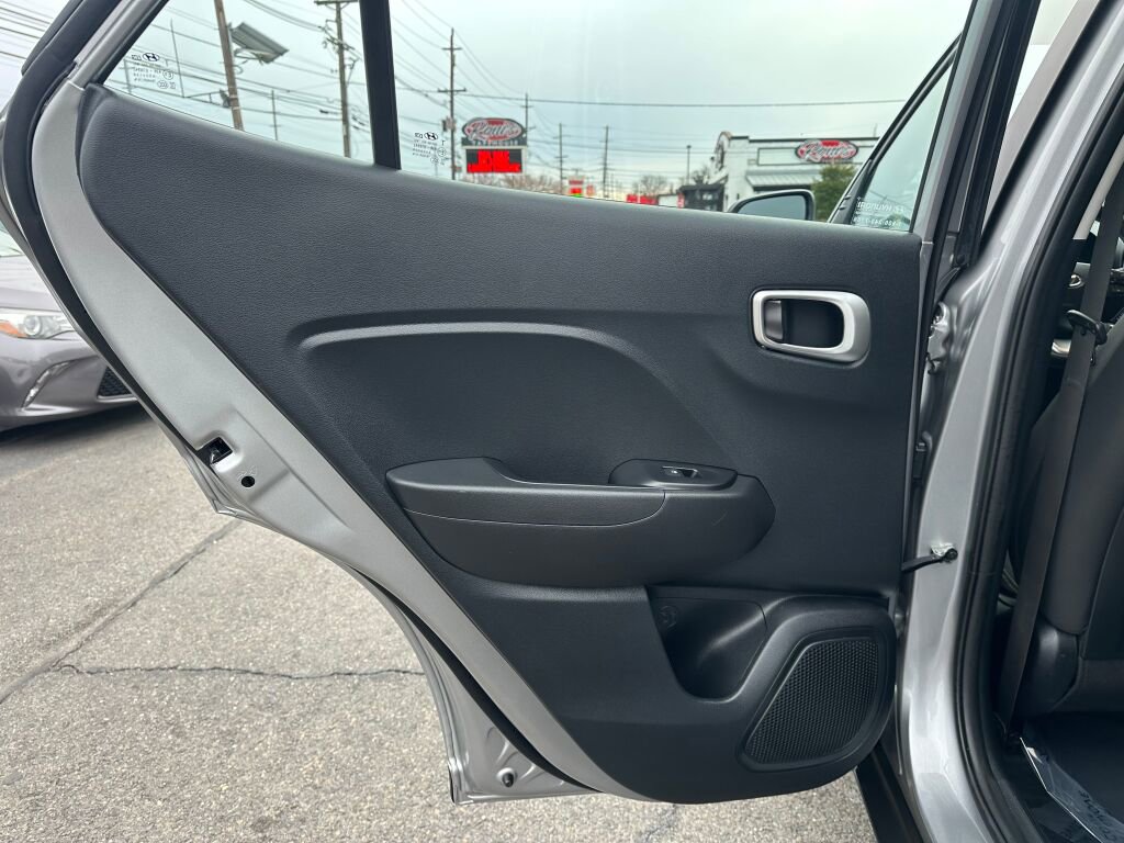 Used 2023 Hyundai Venue SEL w/ Cargo Package image 21