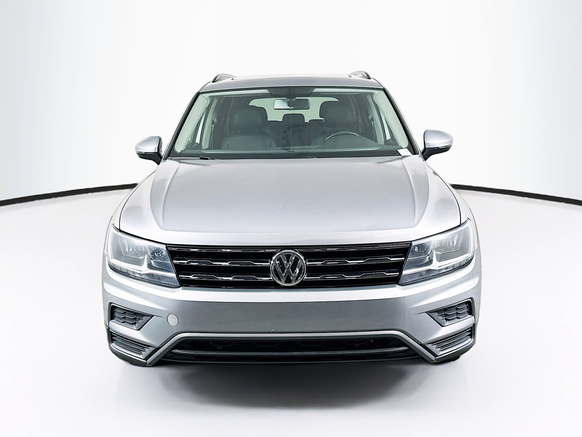 Used 2019 Volkswagen Tiguan SE w/ Panoramic Sunroof Package FWD image 2