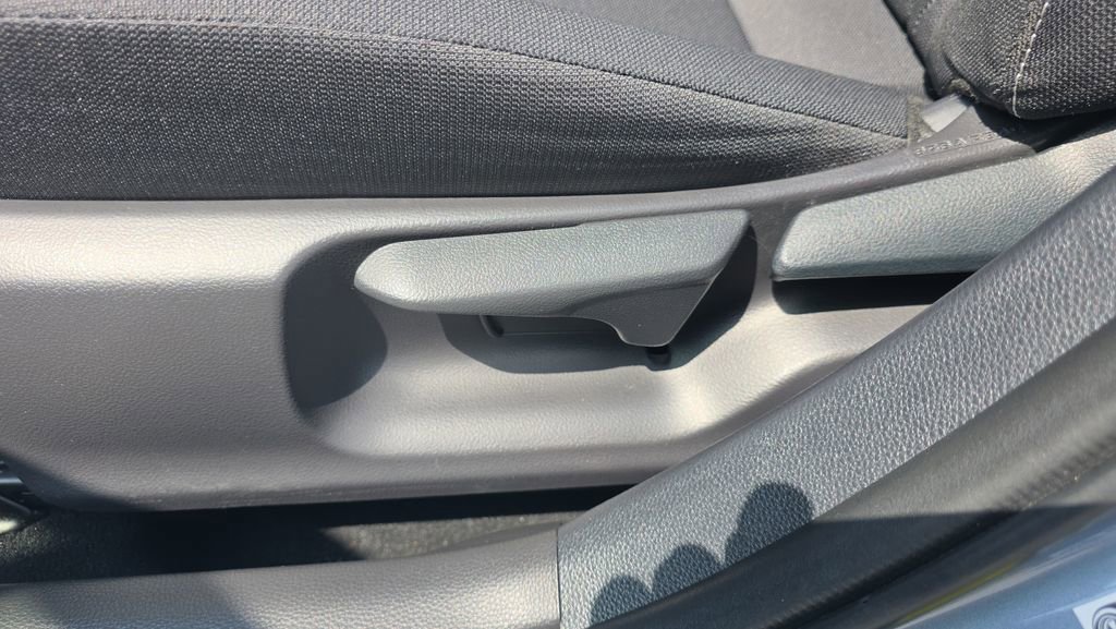 Used 2025 Toyota Corolla LE image 19