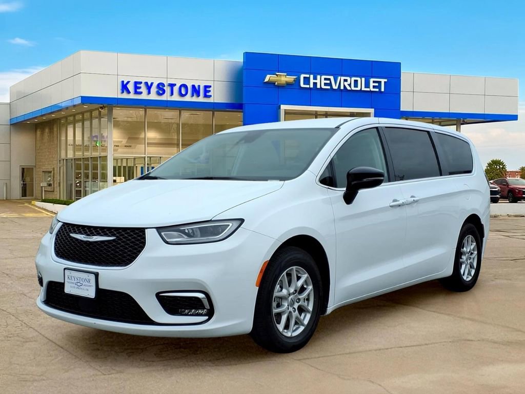 Used 2024 Chrysler Pacifica Touring-L FWD image 3