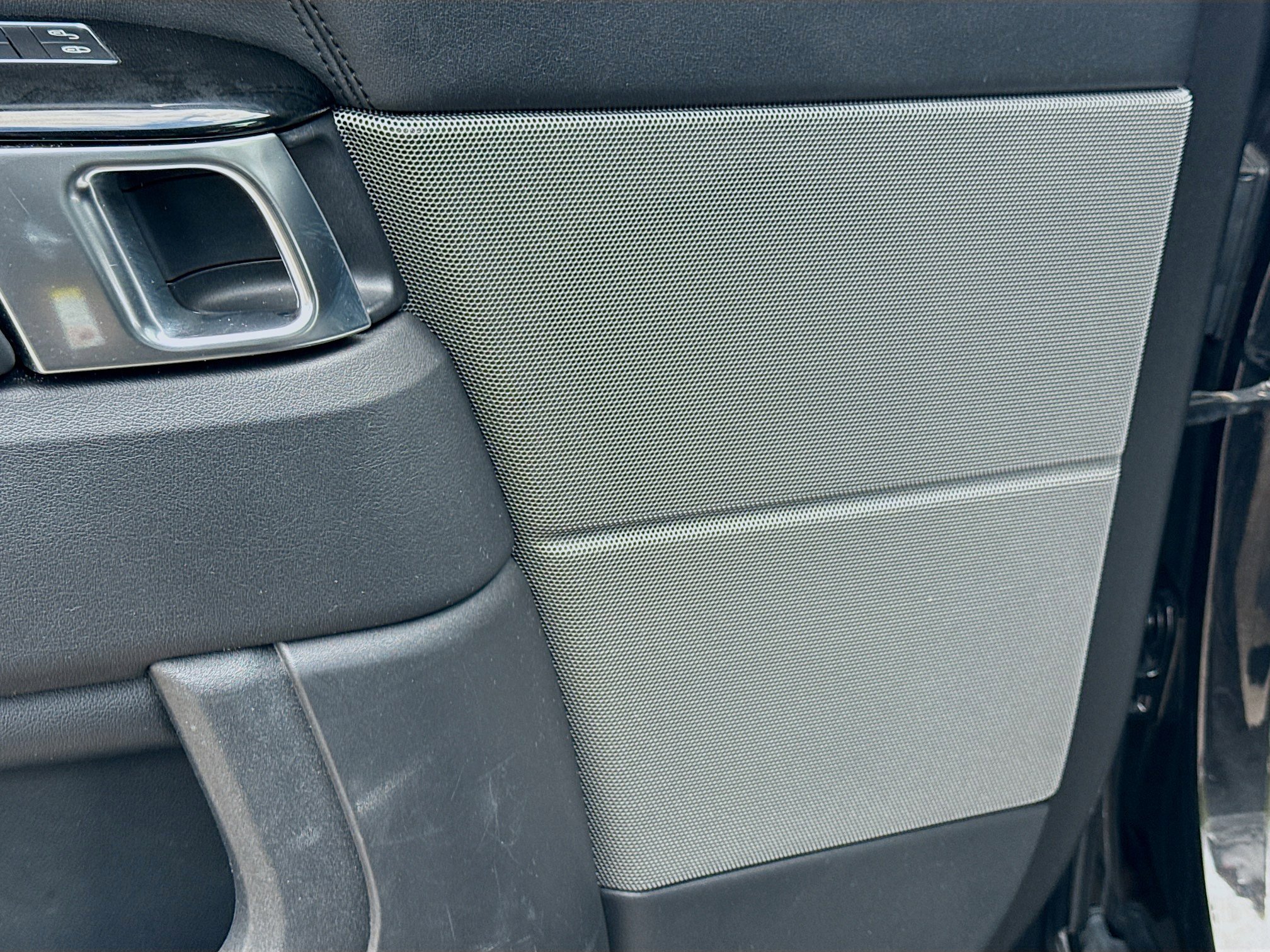 Used 2020 Land Rover Range Rover Sport HSE image 24