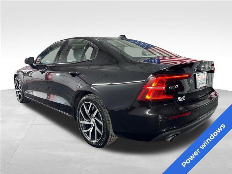 Used 2019 Volvo S60 T6 Momentum w/ Premium Package image 7