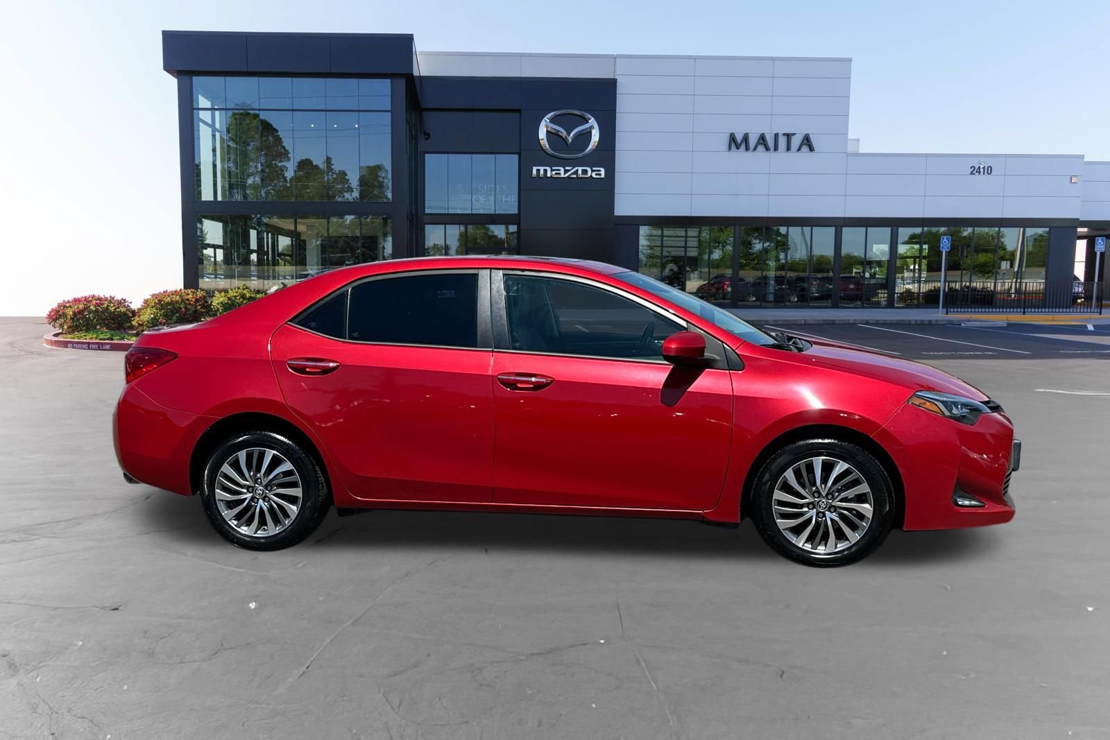 Used 2019 Toyota Corolla XLE FWD image 2