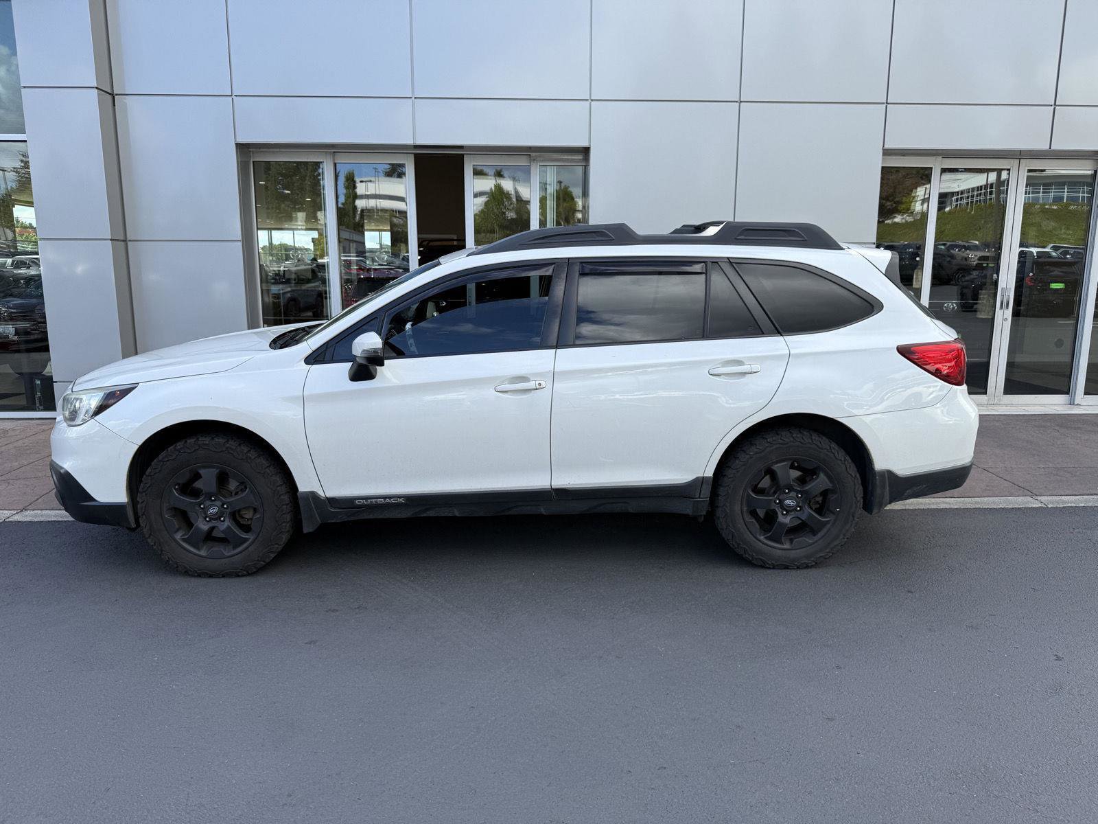 Used 2017 Subaru Outback 2.5i Limited AWD/4WD image 2